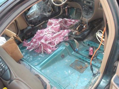 floors 1993 SSEi
Bought the car for 5 bills without even looking underneath it, Canadian Winters FTW, this is what the floors look like with no carpet. Mmmmm, minty fresh!
Keywords: floor gutted interior