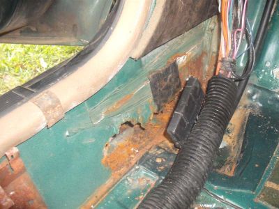 rusty hole
looking at drivers door, parking break is just above this area
Keywords: rus, water hole  leak