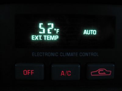 It's cold outside.
Keywords: electronic climate control exterior temperature