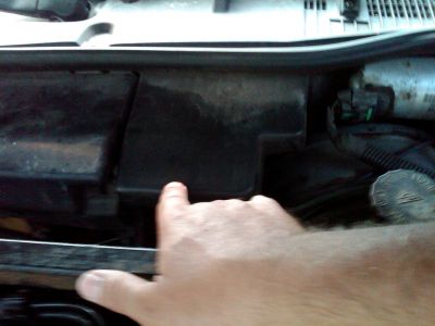 1995 SSE Vacuum Reservior between MaxiPanel and wiper motor
Location of the vacuum reservoir pre-'96 models
