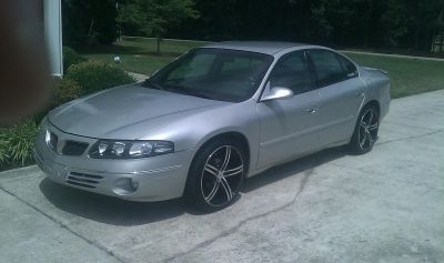 bonneville se
2000 bonneville se
cleared headlights
hyper white headlights, high beams, and fog lights
black and machined 20s
pioneer double din dvd player
