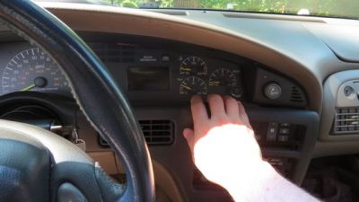 Removing Dashboard Cover
Keywords: Bonneville 1992-1999 Dashboard panel cover