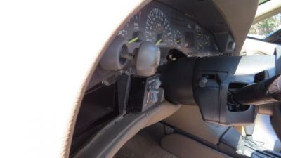 Bonneville_Dashboard_remove_headlight_switch
Removing the light switch knob on the 1992-1997 Bonneville
Keywords: Bonneville, 1992-1999, Lightswitch, control, remove