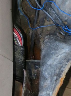 Floorpan Water Brakeline
Oh where oh where is this little drip from?
Keywords: Floorpan, Bonneville water