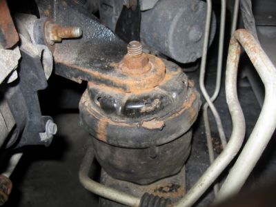 Front Engine Mount
I recently saw a video on youtube of a broken engine mount on a 3800 series II and I really don't want that to happen to me... I hope this mount is in decent shape.
Keywords: Front Engine Mount