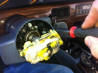 Bonneville igniion cylinder
Remove steering wheel, change ignition cylinder
Keywords: Steering ignition